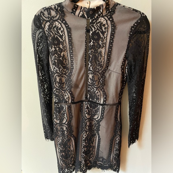Missguided size 8 (fits like a 4) lace, high neck, black lined in nude - Picture 1 of 4